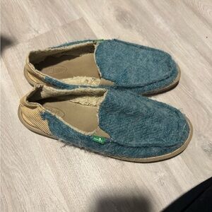 Sanuk fuzzy shoes